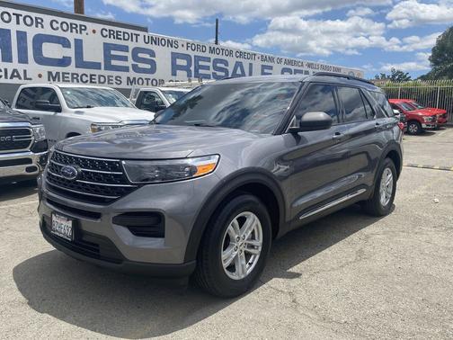 Carbonized Gray Metallic 2022 Ford Explorer XLT
