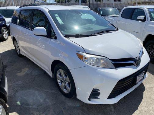 2018 Toyota Sienna LE
