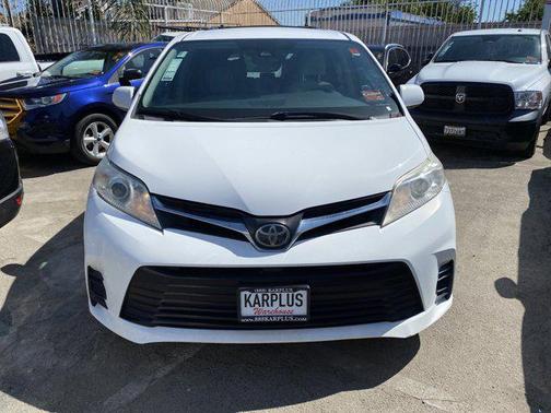 2018 Toyota Sienna LE