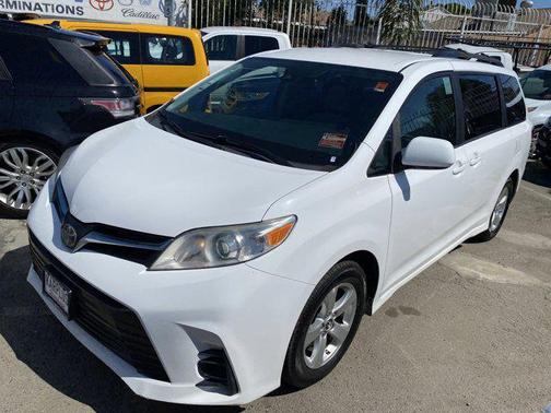 2018 Toyota Sienna LE