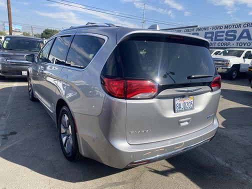 2017 Chrysler Pacifica Hybrid Platinum
