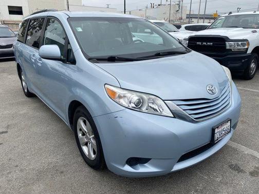 2017 Toyota Sienna LE