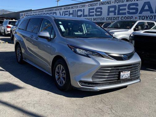 2021 Toyota Sienna LE