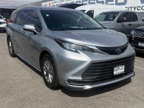 2022 Toyota Sienna LE