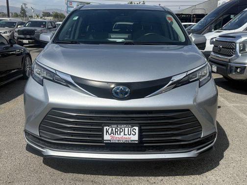 2022 Toyota Sienna LE