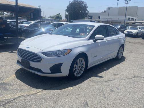 White 2019 Ford Fusion Hybrid SE