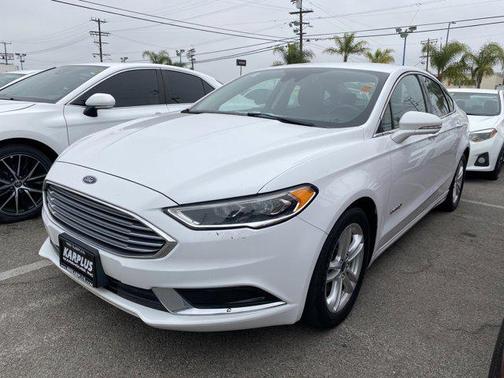 White 2018 Ford Fusion Hybrid SE