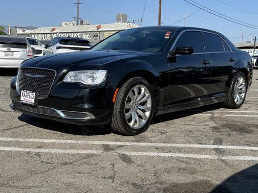 2019 Chrysler 300 Touring