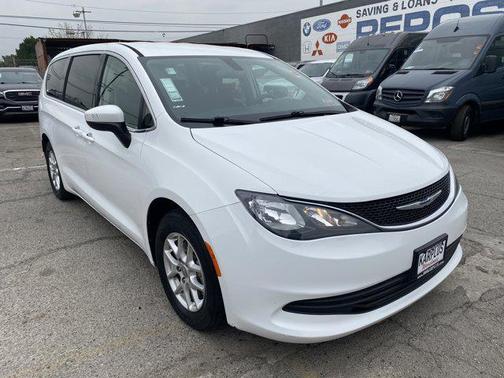 2020 Chrysler Voyager LX