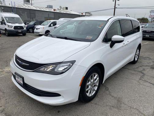 2020 Chrysler Voyager LX