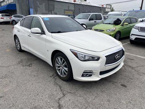 2015 INFINITI Q50 Premium