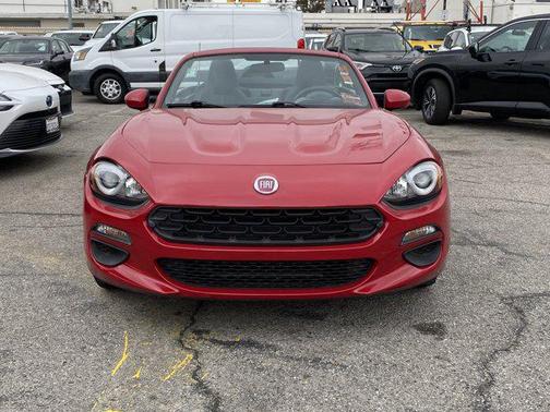 Hypnotique Red 2018 FIAT 124 Spider Base