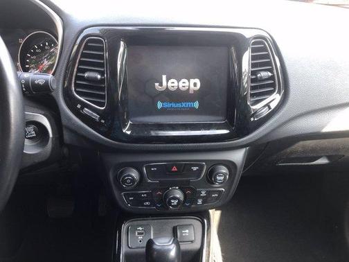 Photo 4 of 12 of 2019 Jeep Compass Limited