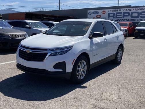 Summit White 2022 Chevrolet Equinox LS