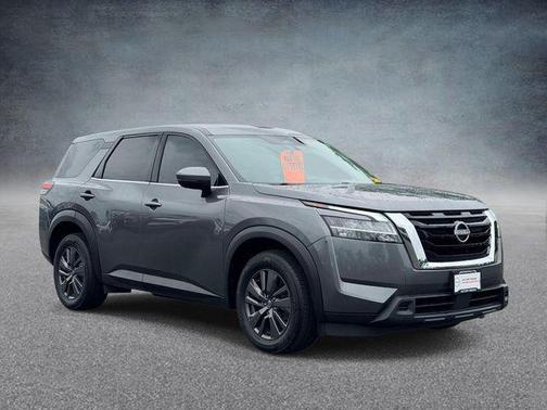 Gun Metallic 2022 Nissan Pathfinder S 4WD