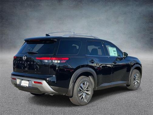 2025 Nissan Pathfinder SL 4WD