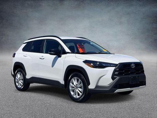 Pearl 2026 Toyota Corolla Cross LE