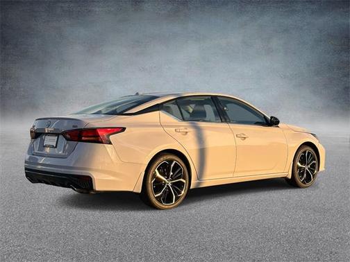 2025 Nissan Altima SR FWD