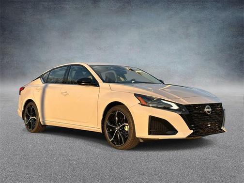 2025 Nissan Altima SR FWD