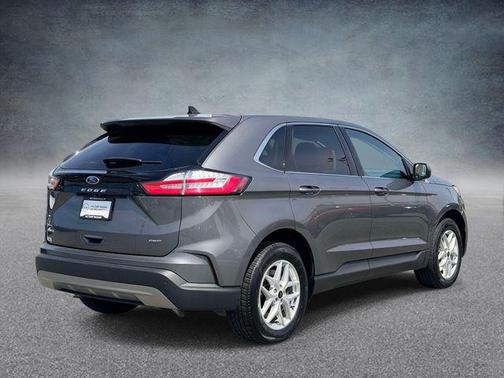 Carbonized Gray Metallic 2024 Ford Edge SEL