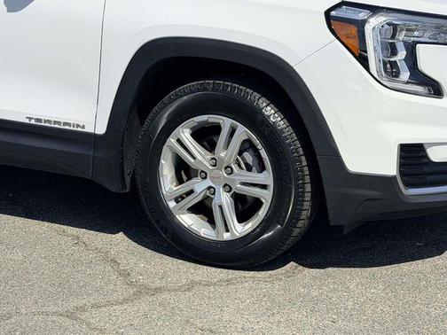Summit White 2024 GMC Terrain SLE