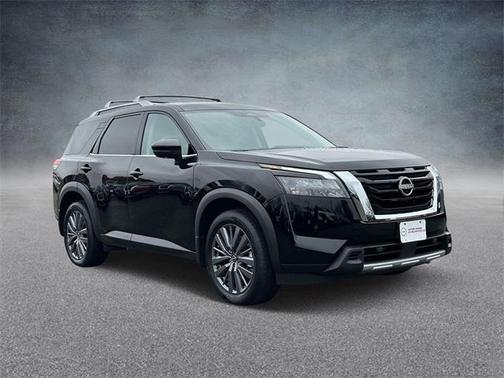 2025 Nissan Pathfinder SL 4WD