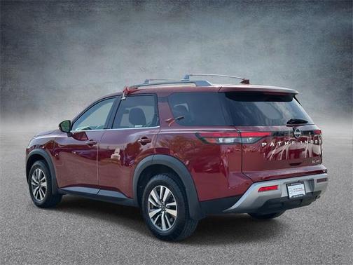 2023 Nissan Pathfinder SL 4WD