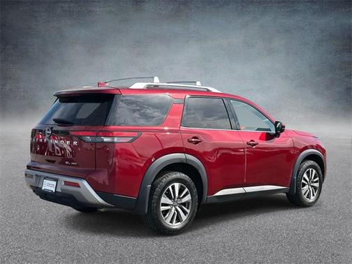 2023 Nissan Pathfinder SL 4WD