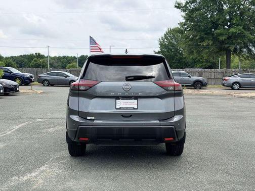 Gun Metallic 2025 Nissan Rogue SV