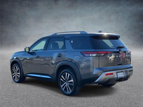 2025 Nissan Pathfinder Platinum 4WD