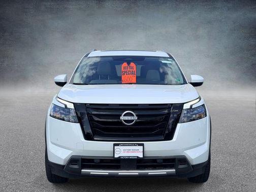White 2025 Nissan Pathfinder SL 4WD