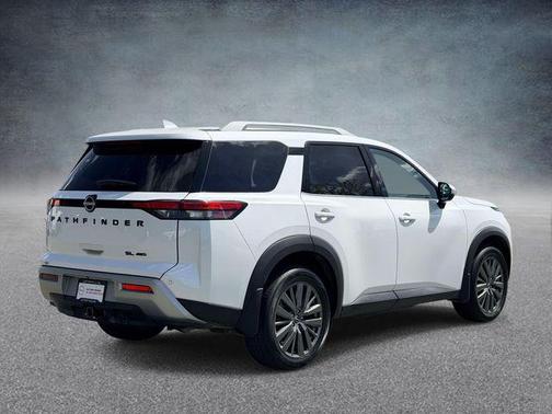 White 2025 Nissan Pathfinder SL 4WD