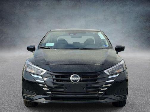 Super Black 2025 Nissan Versa 1.6 SV