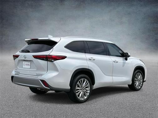 2023 Toyota Highlander Platinum