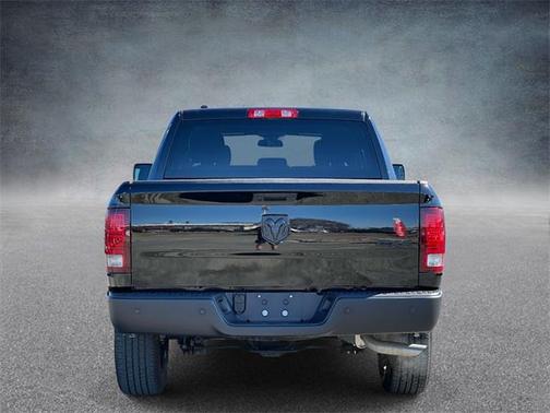 2024 RAM 1500 Classic Warlock Crew Cab 4x4 5'7' Box