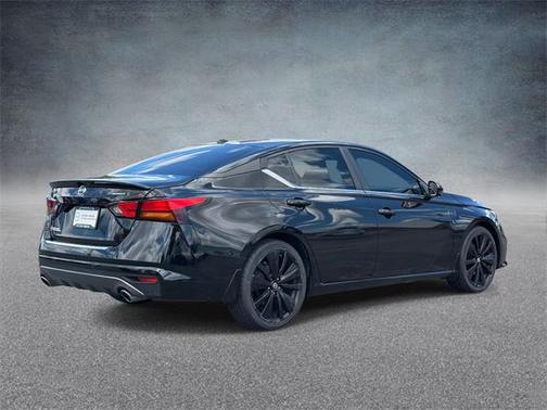 2022 Nissan Altima SR FWD