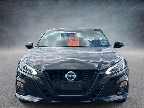 2022 Nissan Altima SR FWD