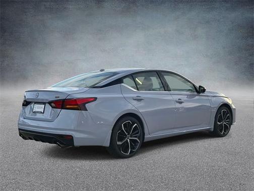 2025 Nissan Altima SR FWD