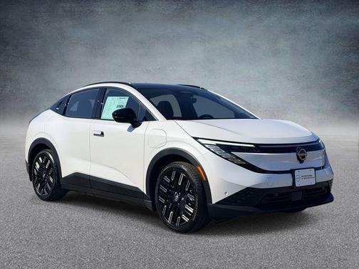 White Pearl 2026 Nissan Leaf PLATINUM+