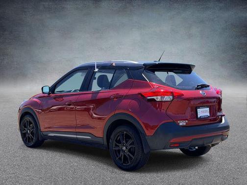 Cayenne Red/Super Black 2019 Nissan Kicks SR