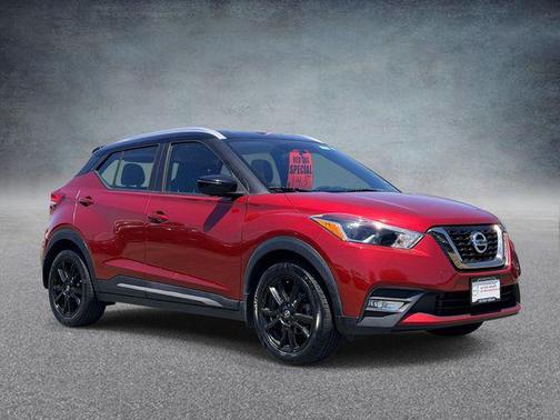 Cayenne Red/Super Black 2019 Nissan Kicks SR
