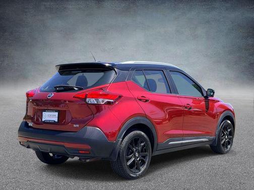 Cayenne Red/Super Black 2019 Nissan Kicks SR