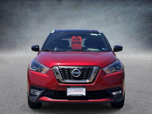 Cayenne Red/Super Black 2019 Nissan Kicks SR
