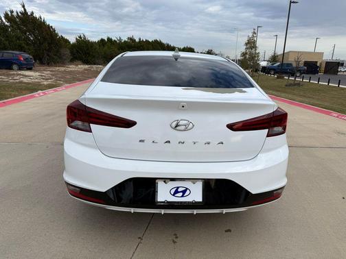 2019 Hyundai ELANTRA SEL