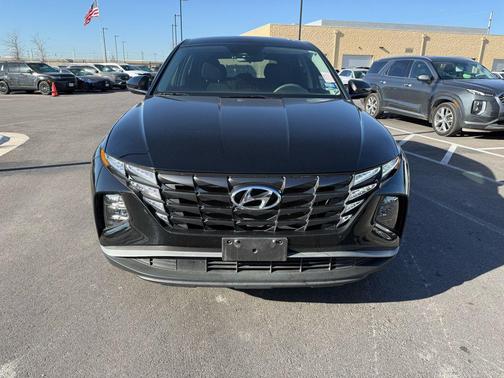 2023 Hyundai TUCSON SE