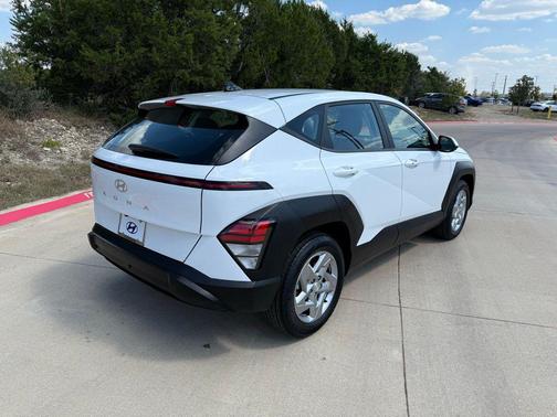2024 Hyundai KONA SE