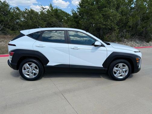 2024 Hyundai KONA SE