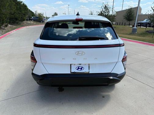2024 Hyundai KONA SE
