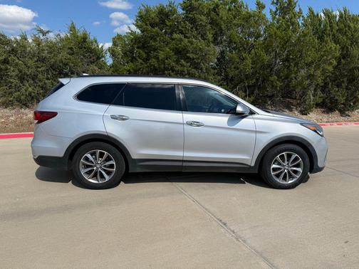 2017 Hyundai SANTA FE SE