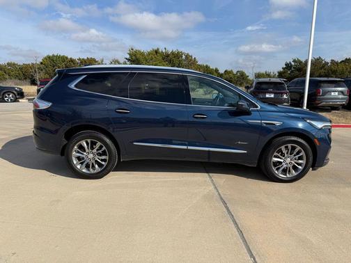 2022 Buick Enclave FWD Avenir